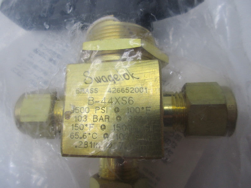 SWAGELOK B-44XS6 * NEW IN ORIGINAL PACKAGE *
