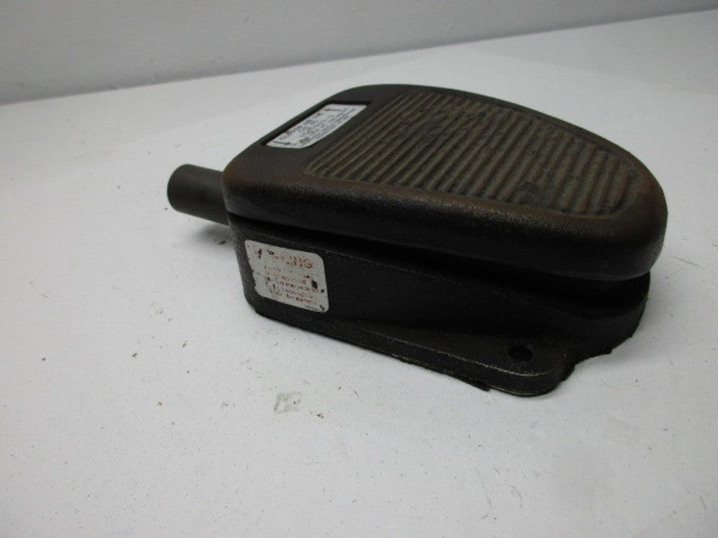 LINEMASTER 3C-30A2-S CLIPPER AIR VAL FOOT SWITCH *USED *