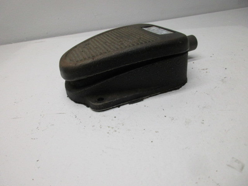 LINEMASTER 3C-30A2-S CLIPPER AIR VAL FOOT SWITCH *USED *