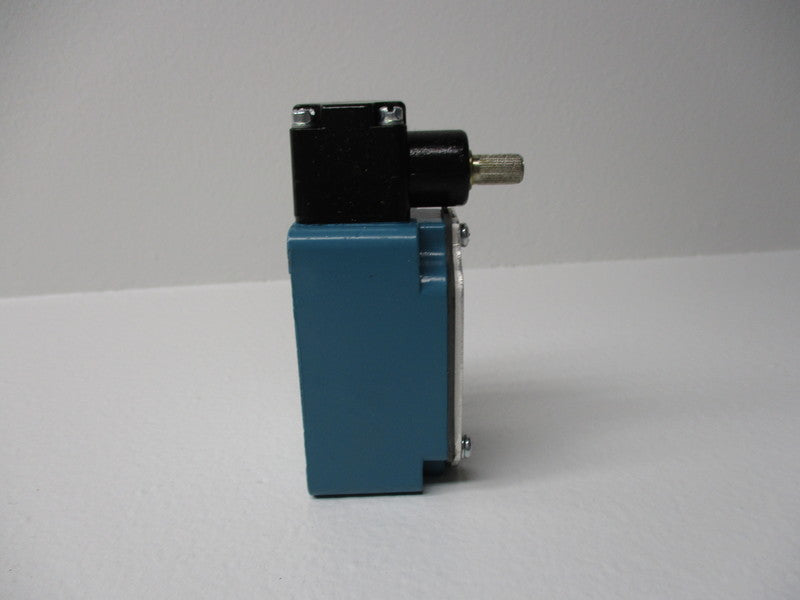 MICROSWITCH 1LS47 SWITCH *NEW NO BOX*