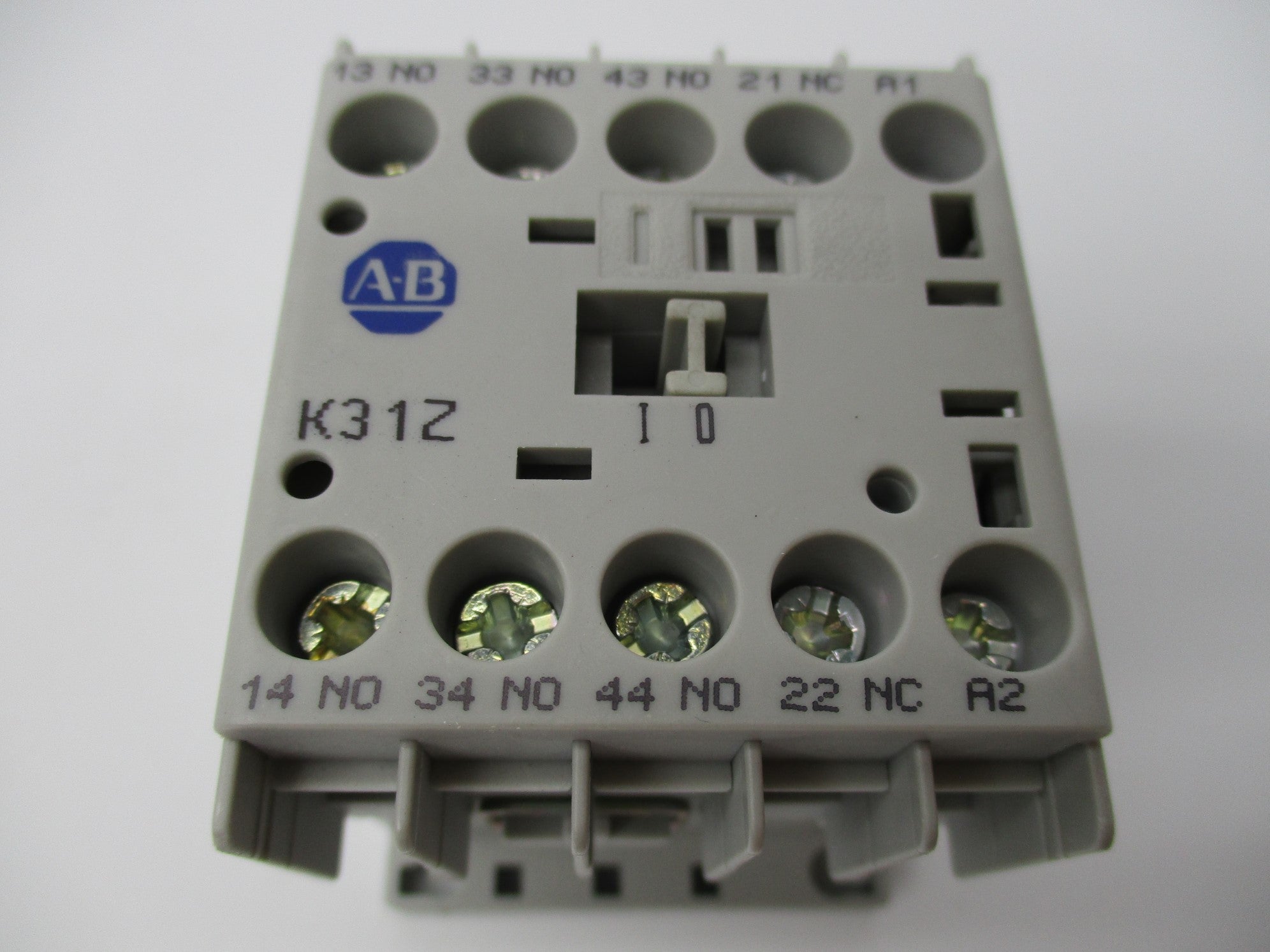 ALLEN BRADLEY 700-K31Z-D SER. B 110/120V (WH) NSMP