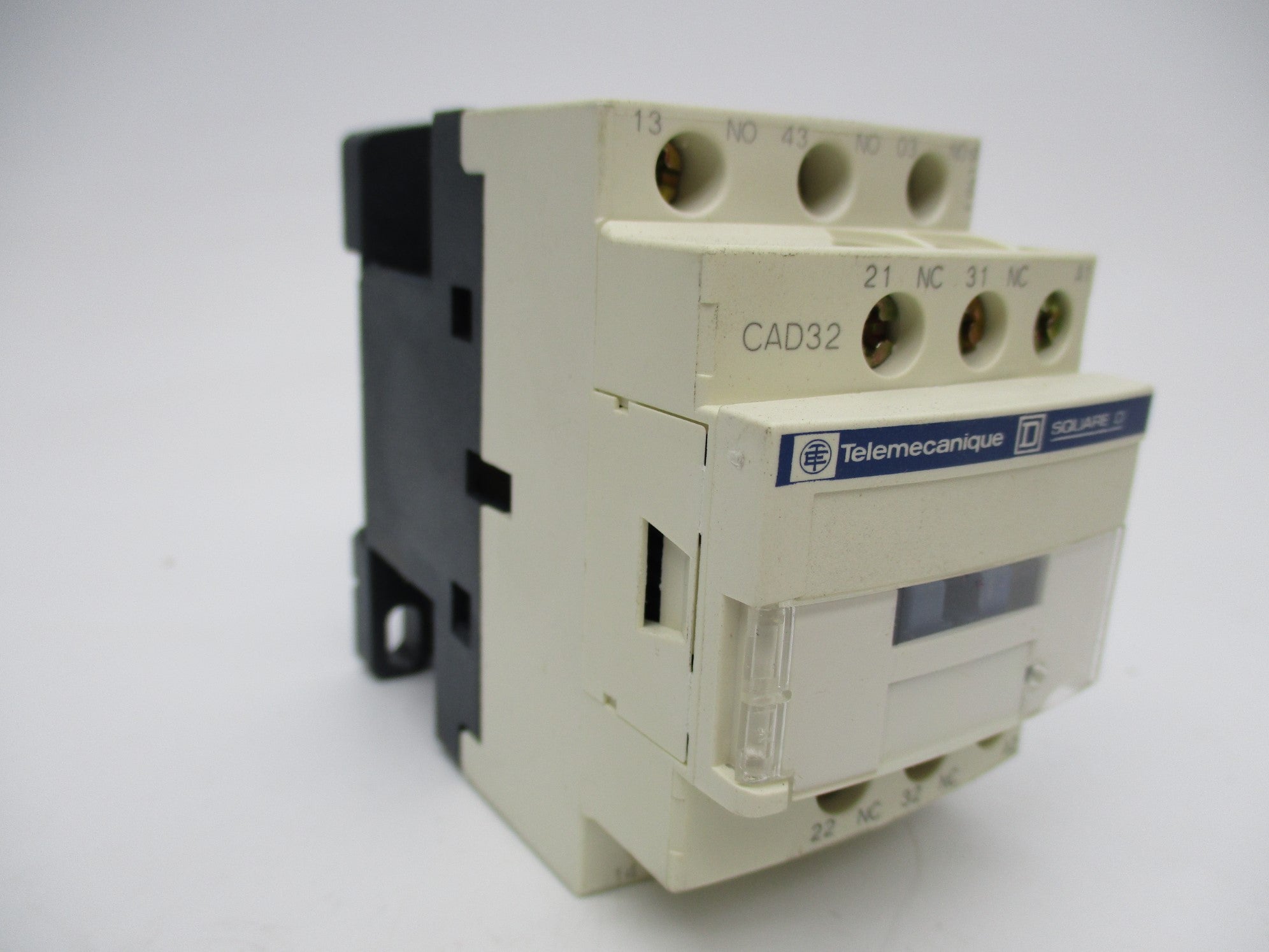 TELEMECANIQUE CAD32P7 NSMP