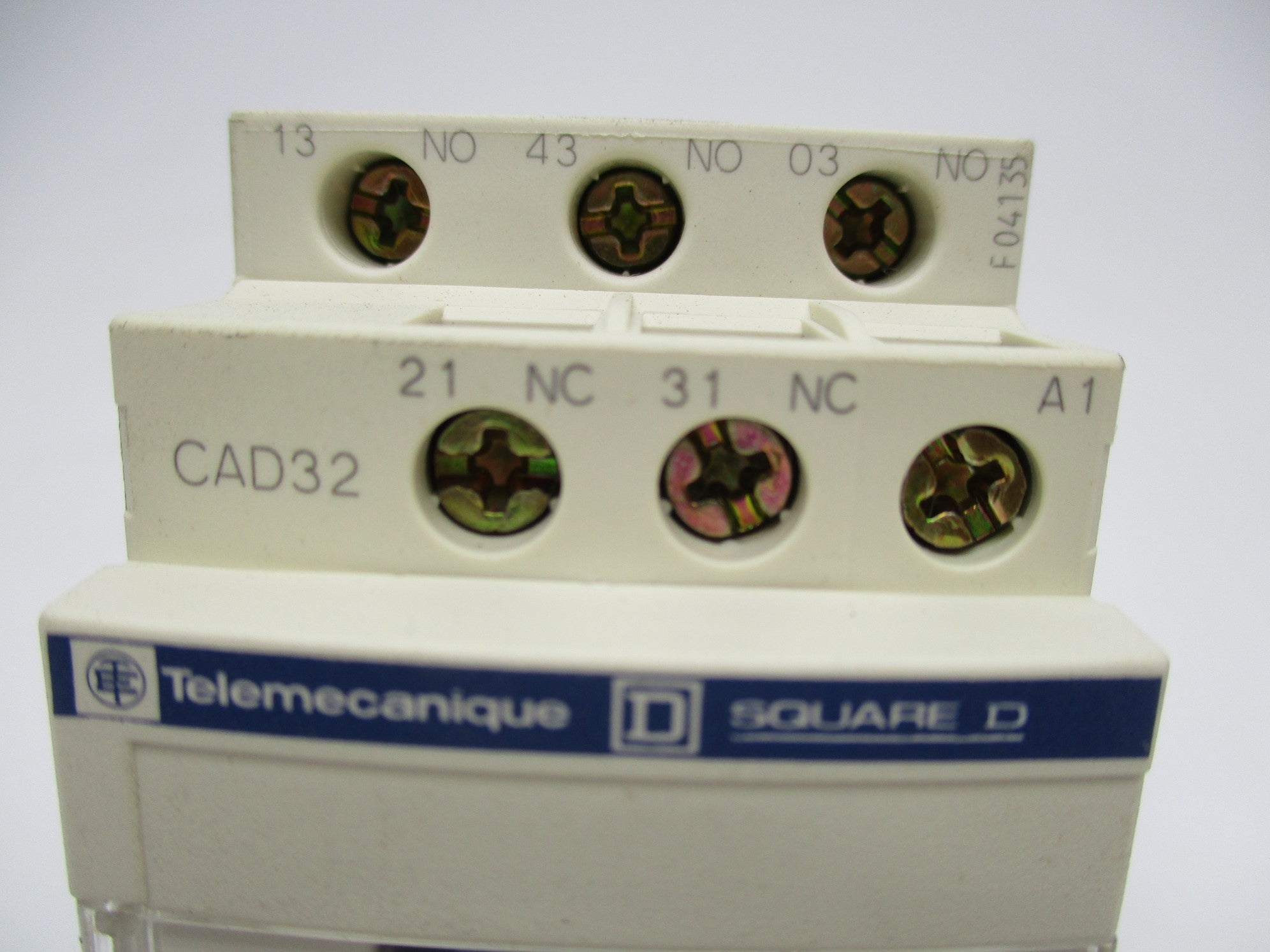 TELEMECANIQUE CAD32P7 NSMP