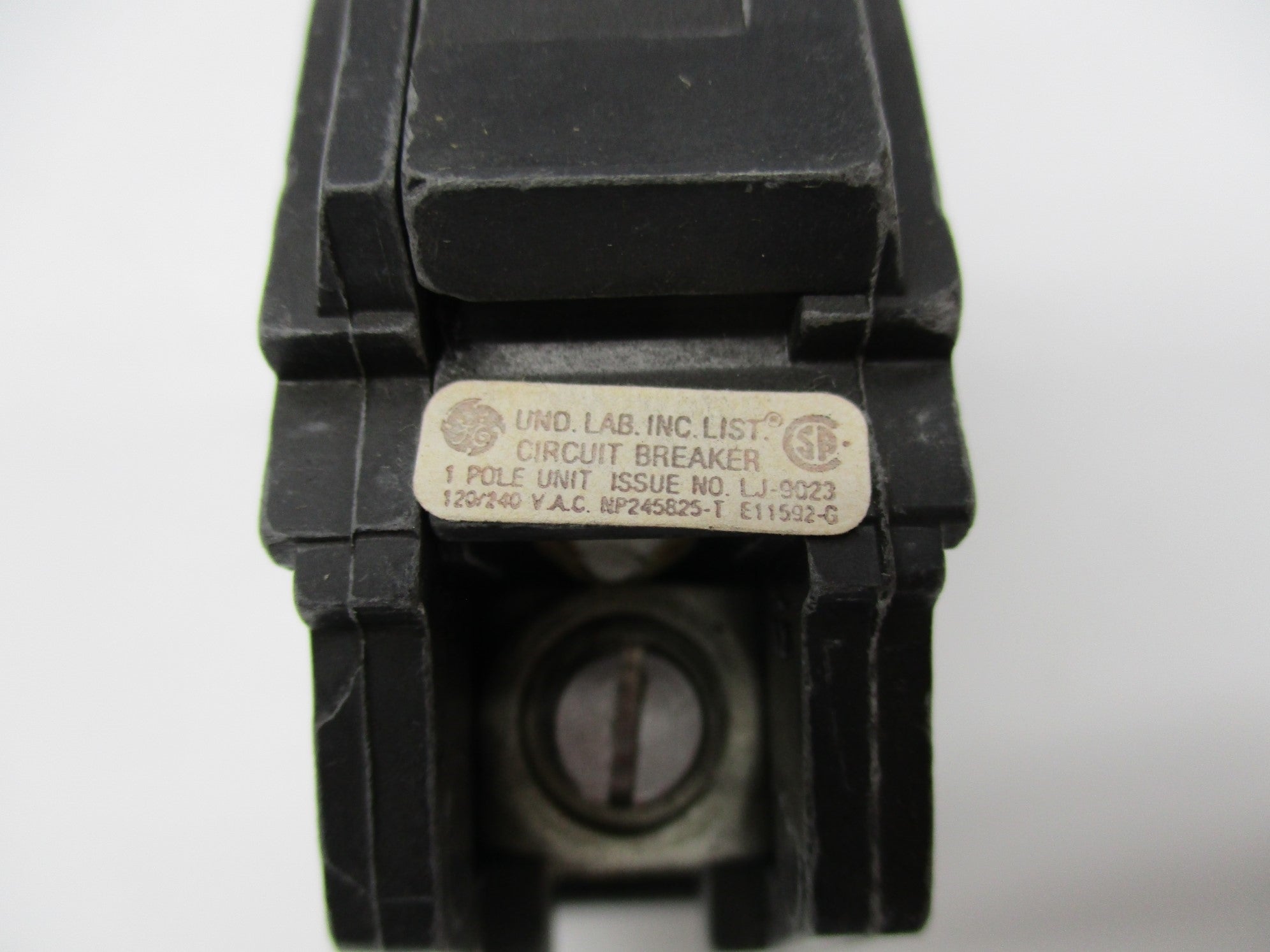 GENERAL ELECTRIC E11592-G 120/240VAC 20A (AS PICTURED) NSNP