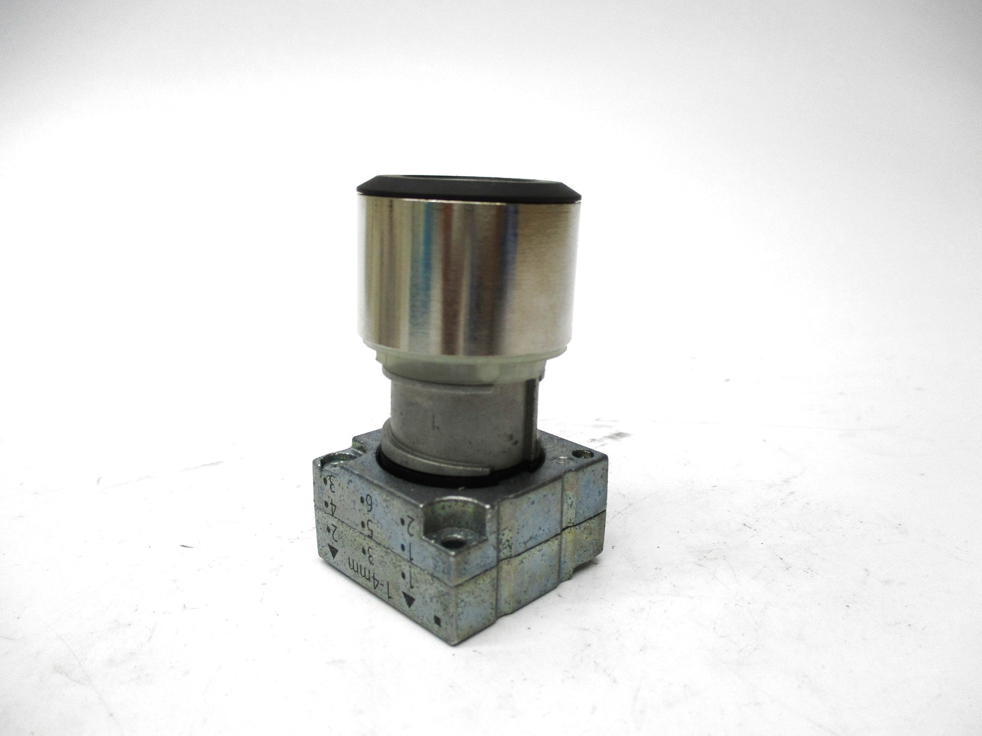 SIEMENS 3SB3500-4BD01 (W/O KEY) NSMP