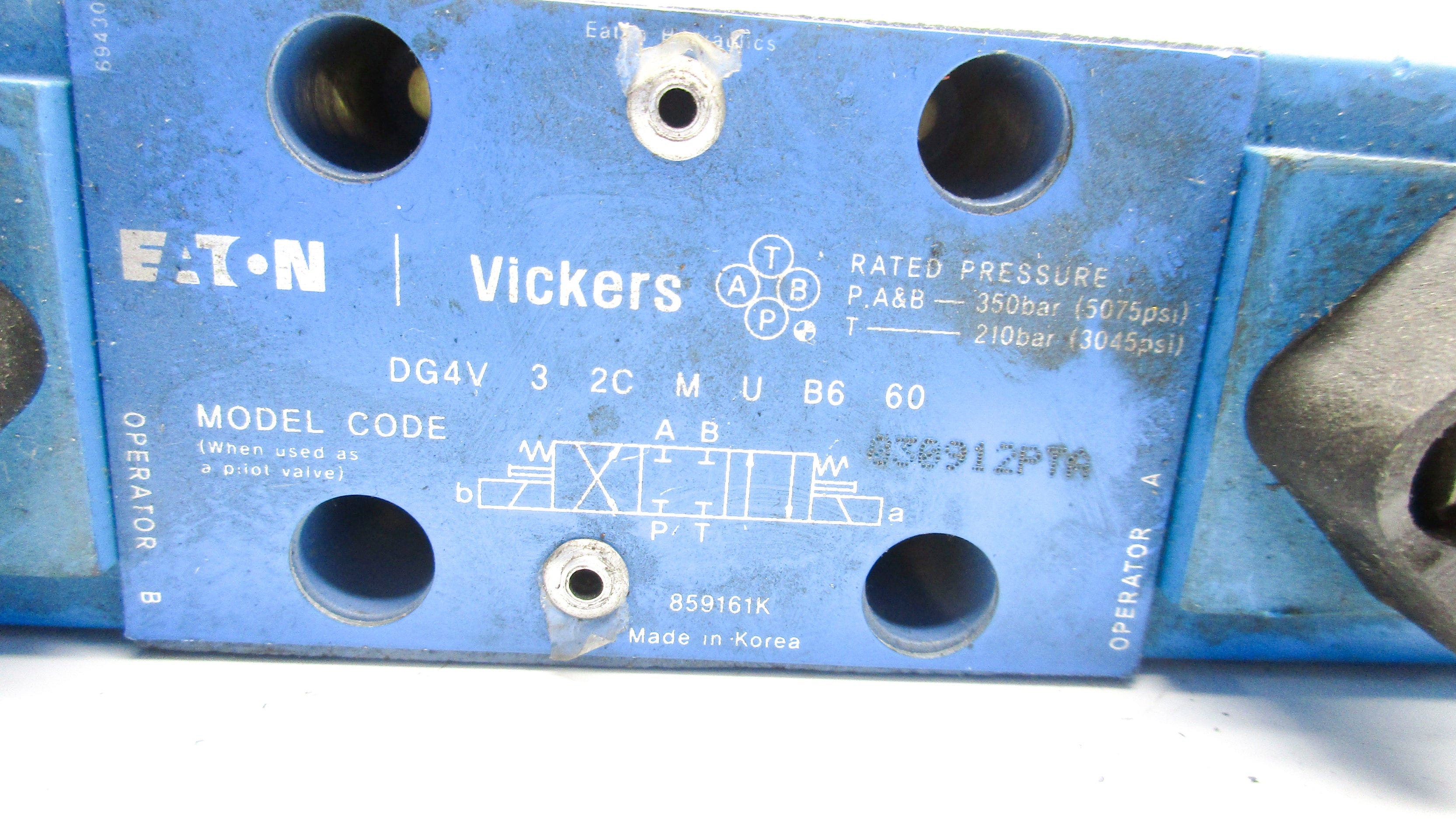 VICKERS DG4V32CMUB660 110-120V 3045-5075PSI UNMP