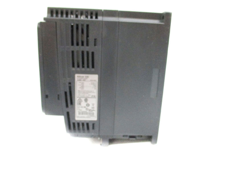 SCHNEIDER ELECTRIC ATV320U22S6C 525-600V 3.7A F/W V2.9 NSNP