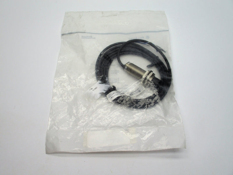 INDUSTRIAL SPARE PART 872C-D8NN18-E2 NSMP