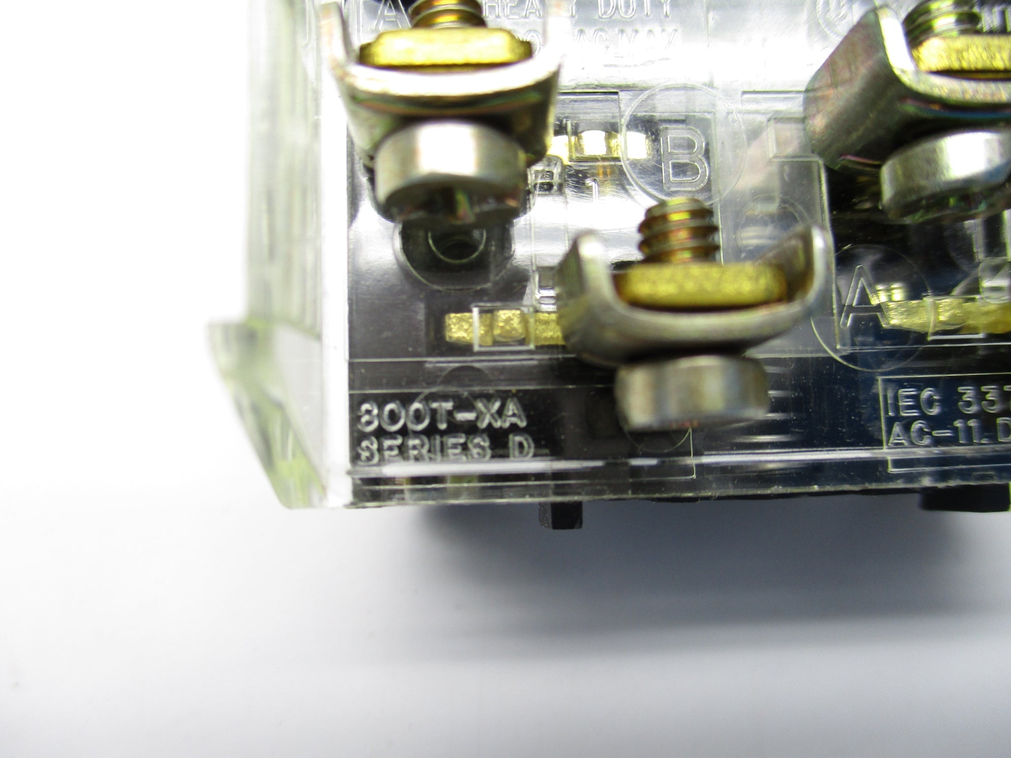 ALLEN BRADLEY 800T-B2A SER. T  NSNP