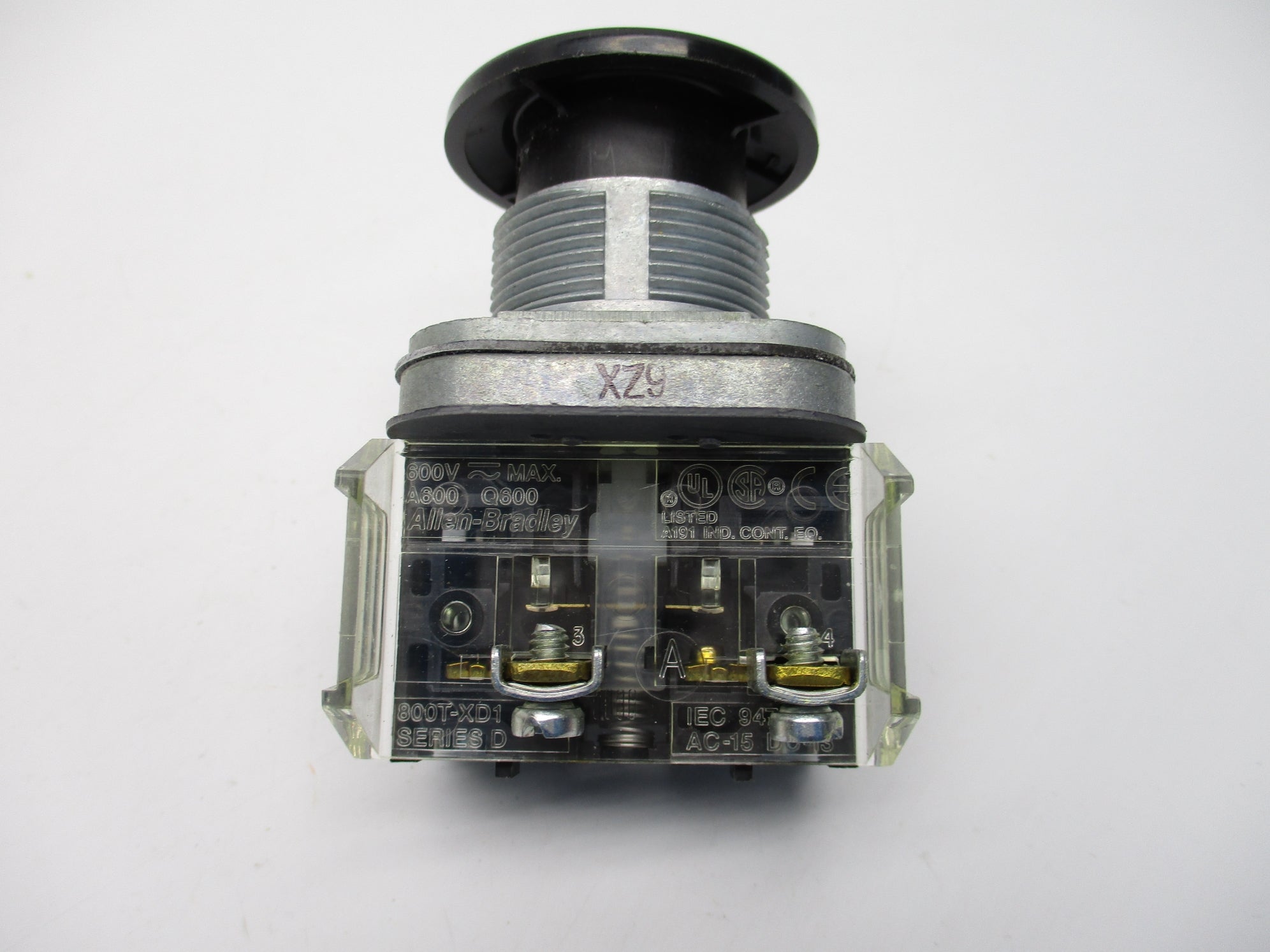 ALLEN BRADLEY 800T-D2D1 SER. T (WH) NSMP