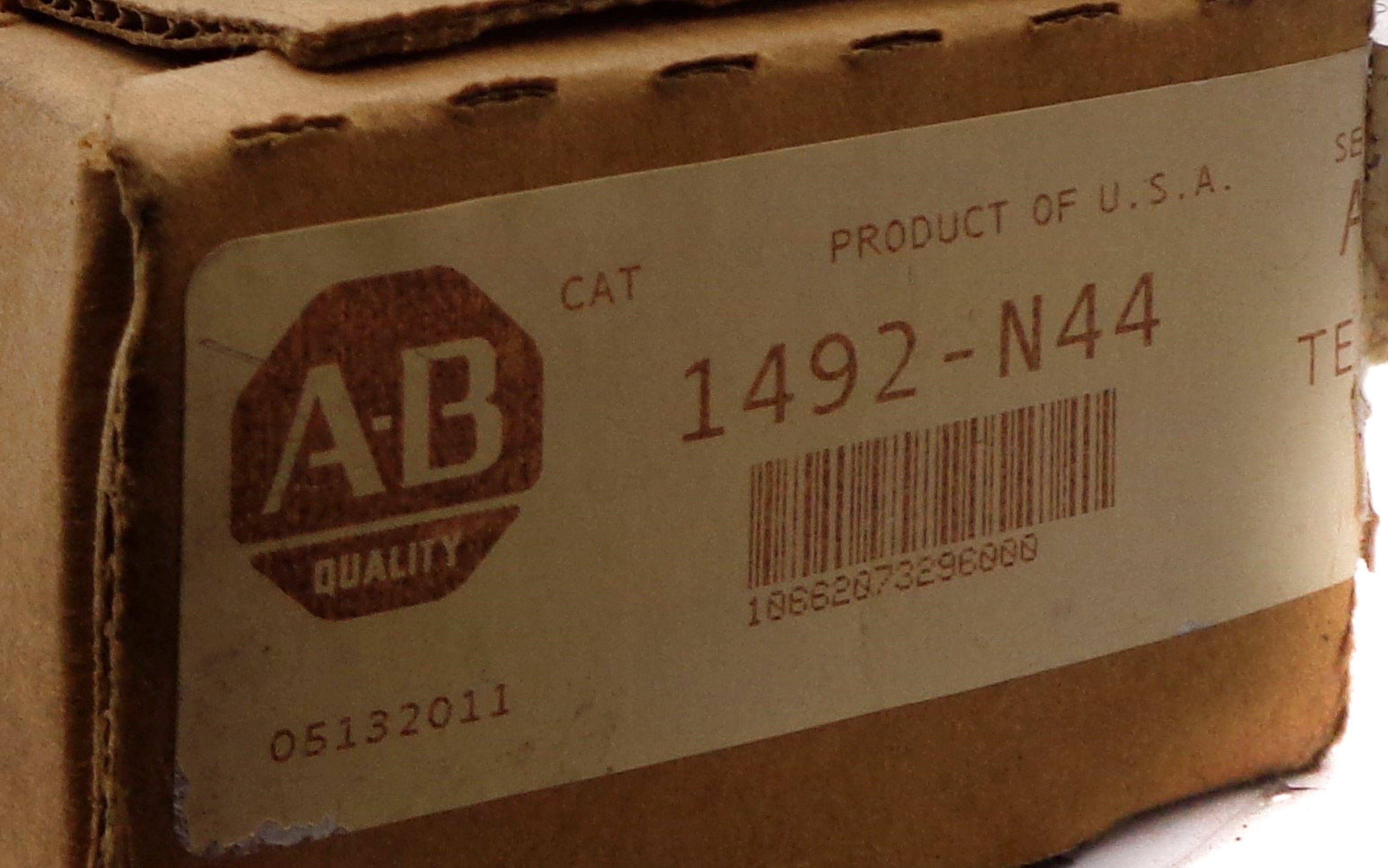 ALLEN BRADLEY 1492-N44 SER. A (PKG OF 2) (BR/WH) NSMP