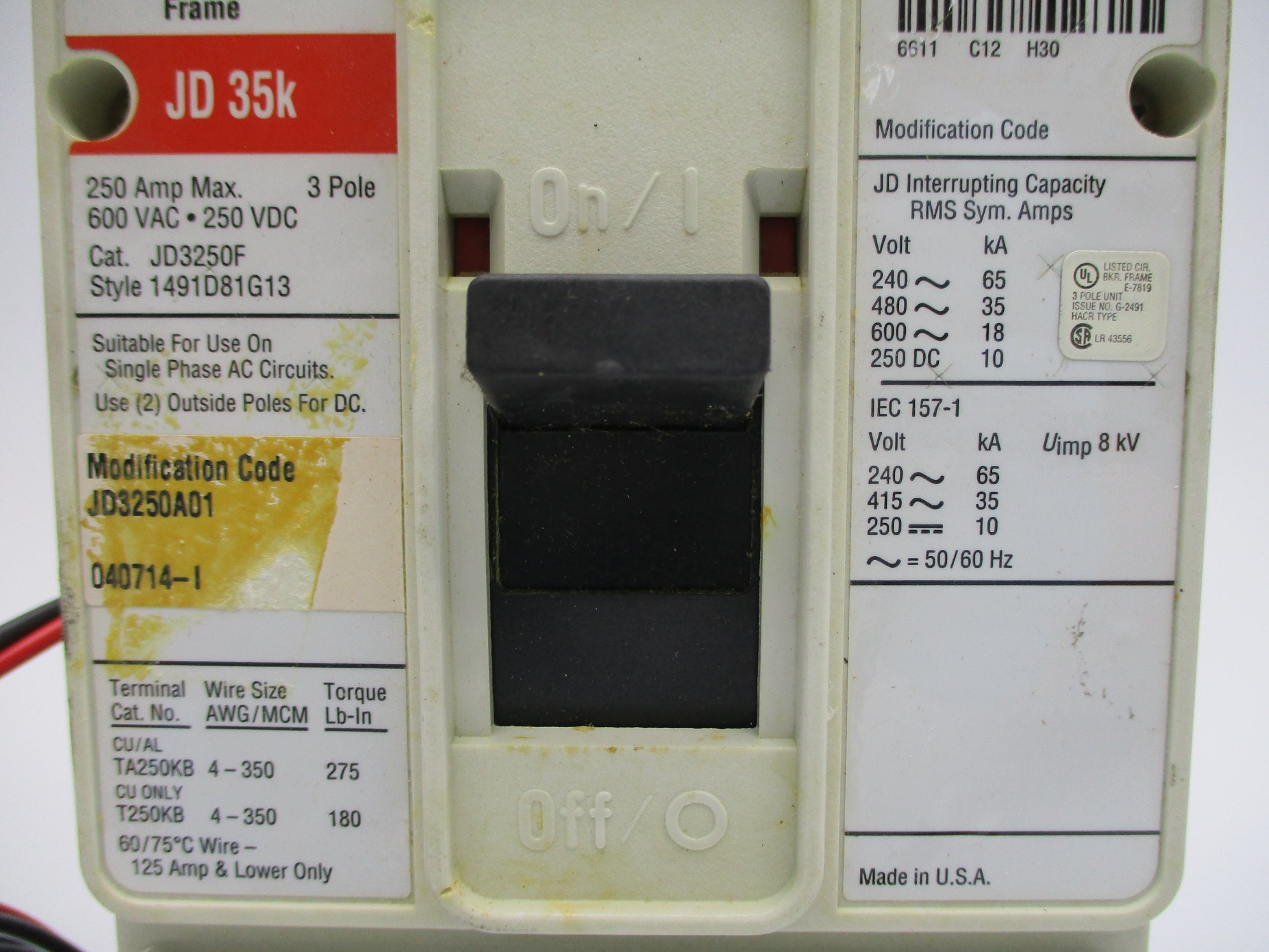 CUTLER HAMMER JD3250F w/ A1X2PK auxillary 250A 600VAC 250VDC UNMP