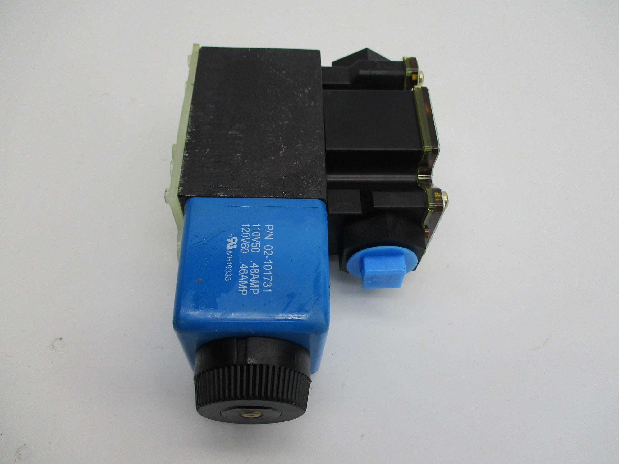 VICKERS DG4V3S2ALMFWB560 5000PSI 110/120V 0.46/0.48A UNMP