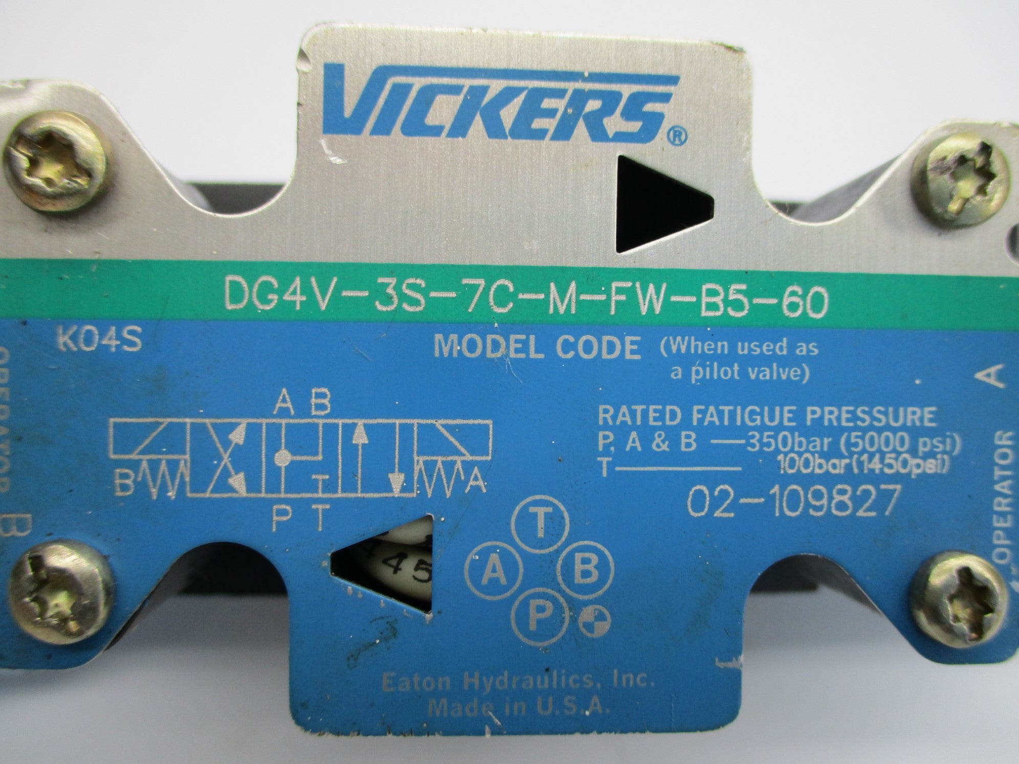 VICKERS DG4V3S7CMFWB560 02-109827 1450PSI 110/120V UNMP