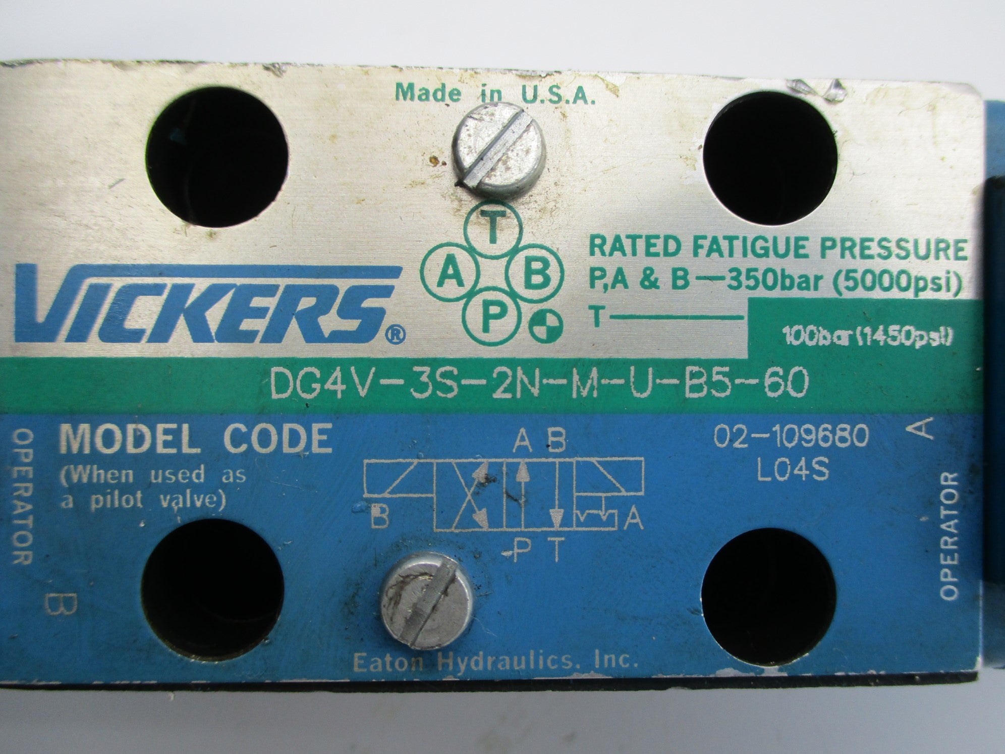 VICKERS DG4V3S2NMUB560 02-109680 1450PSI 110/120V UNMP