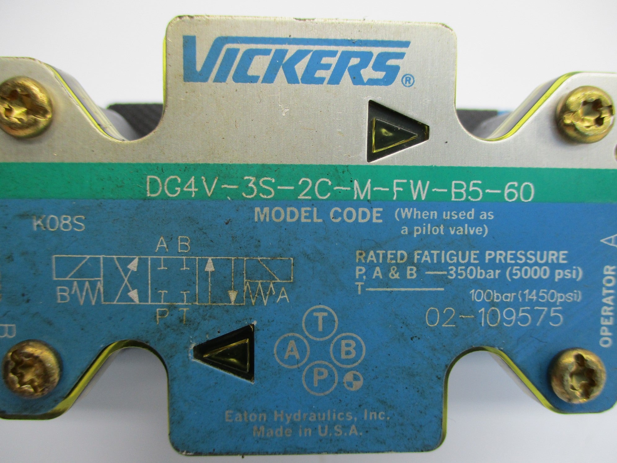 VICKERS DG4V3S2CMFWB560 02-109575 5000PSI 110/120V .46/.48A UNMP