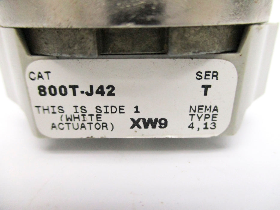 ALLEN BRADLEY 800T-J42 SER. T (NO KEY) UNMP