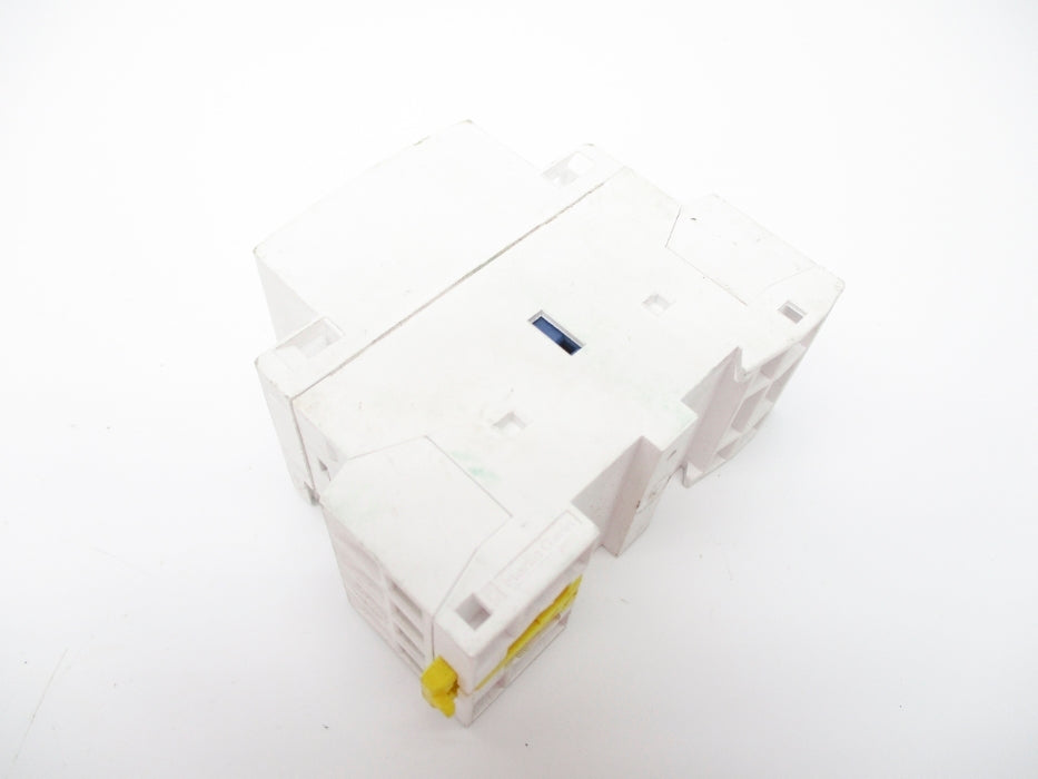 SCHNEIDER ELECTRIC A9C20833 220/240V UNMP