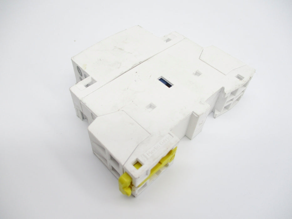 SCHNEIDER ELECTRIC A9C20736 230/240V UNMP