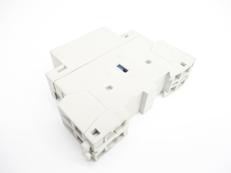 MERLIN GERIN 15958 220/240V UNMP