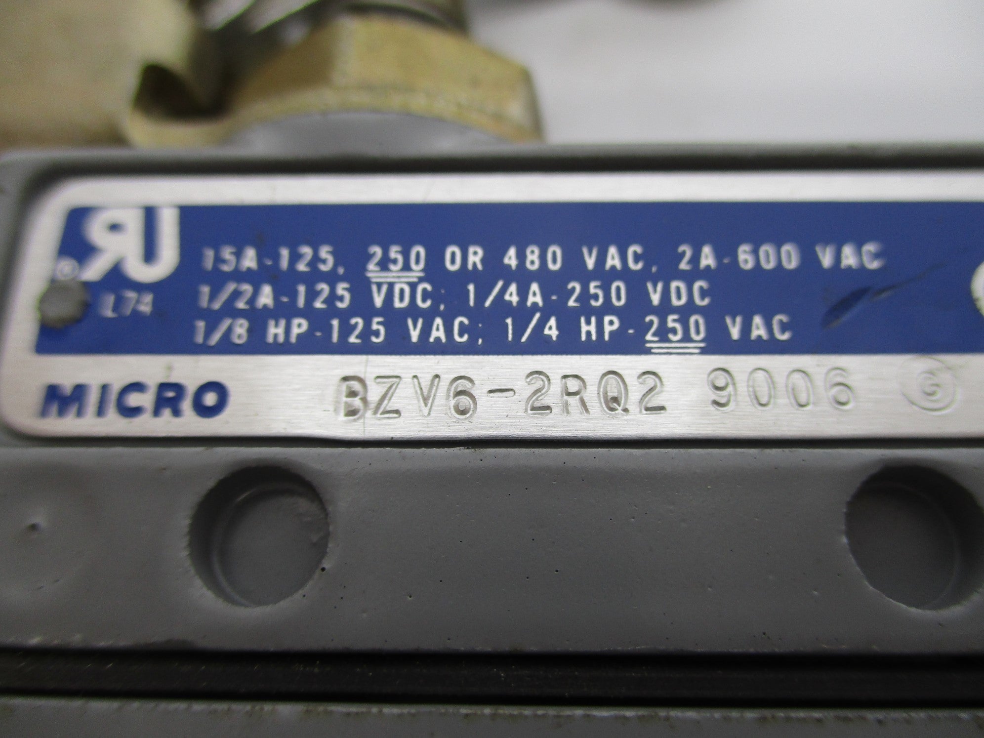 MICRO SWITCH BZV6-2RQ2 600VAC 2A (GREY) UNMP