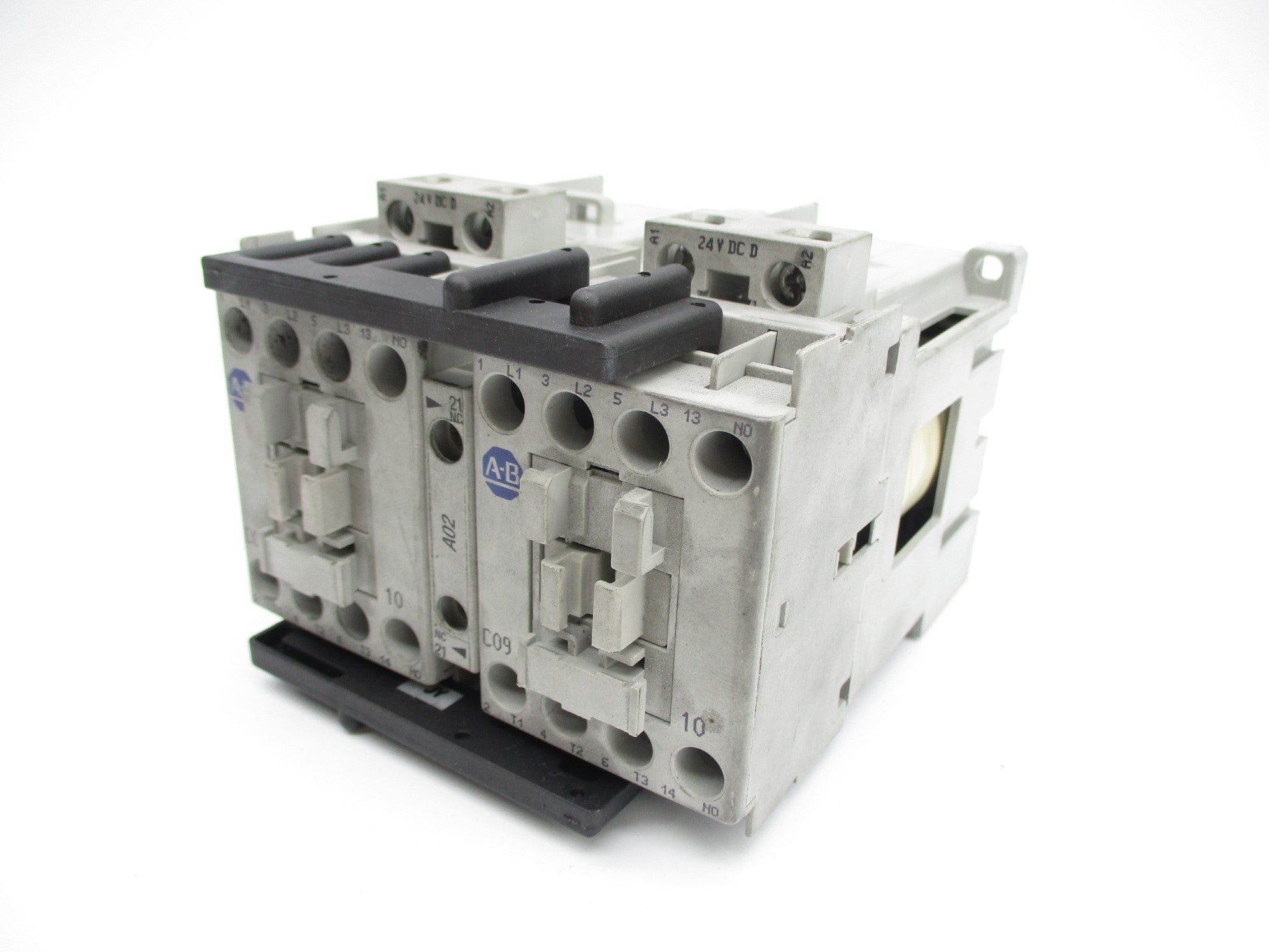 ALLEN BRADLEY 104-C09DJ22 SER. B 24VDC UNMP