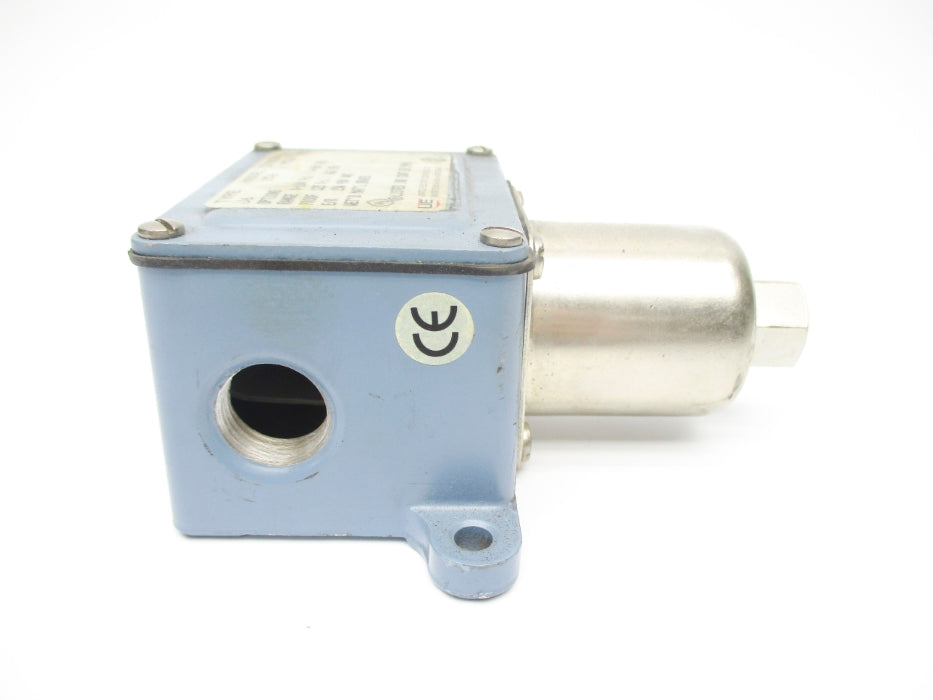 UNITED ELECTRIC CONTROLS J6-156-9536 0-100PSI UNMP
