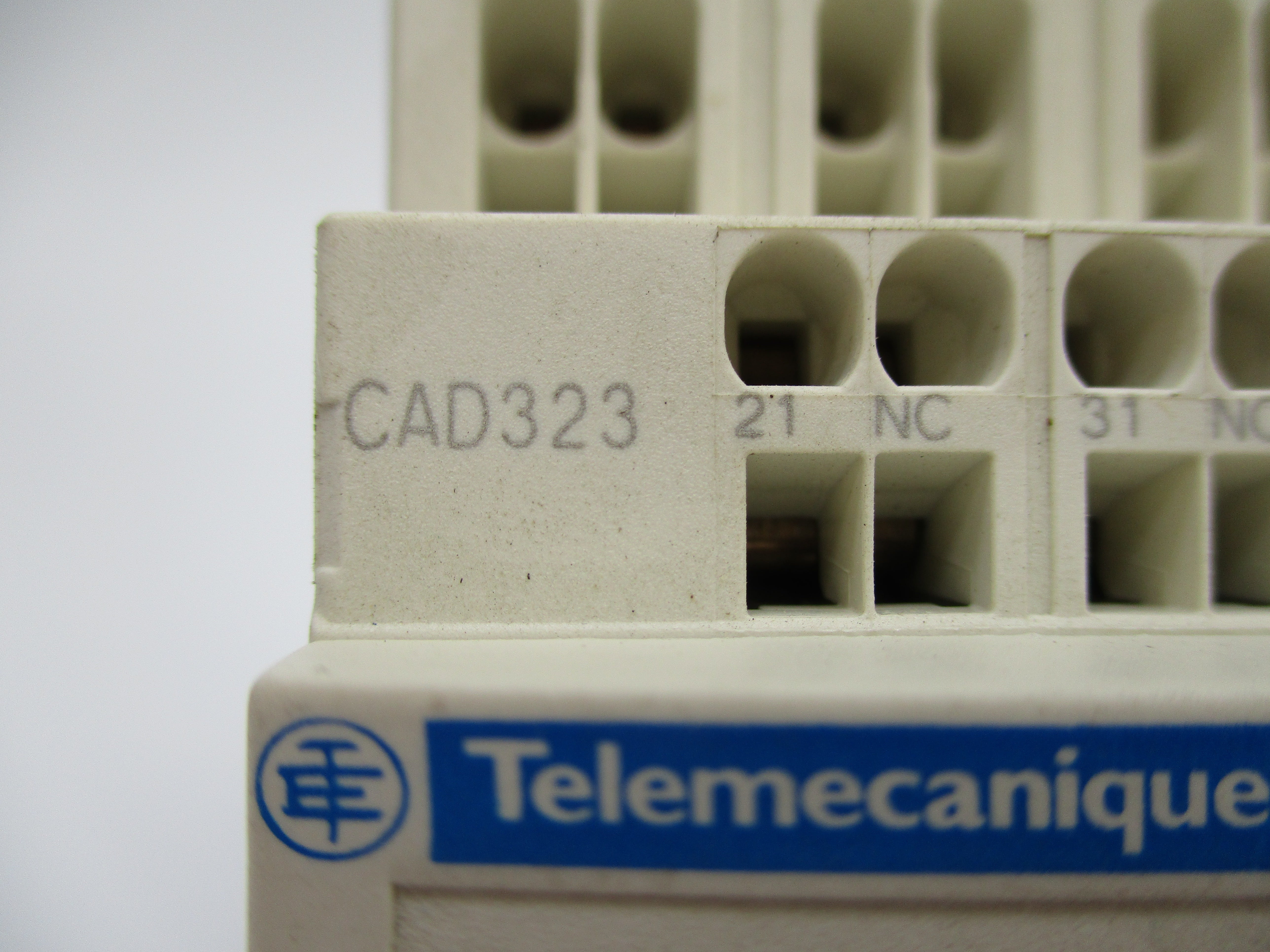 TELEMECANIQUE CAD323FE7 115V NSNP