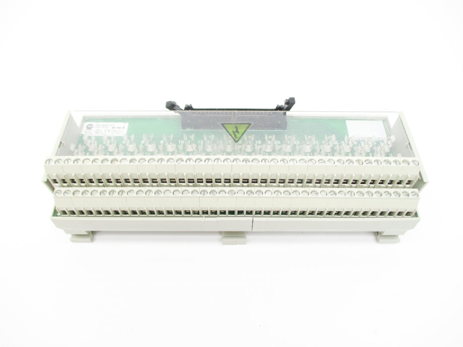 ALLEN BRADLEY 1492-IFM40F-F24-2 SER. A (BR/WH) NSMP