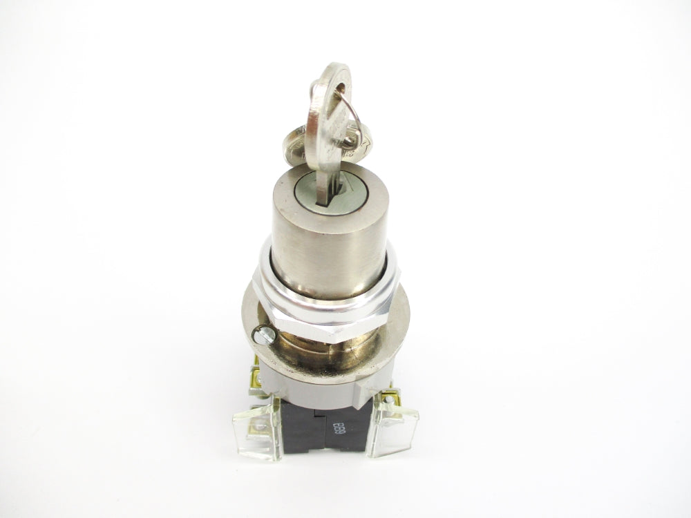 ALLEN BRADLEY 800T-N6121KF4B SER. T (WH) NSMP