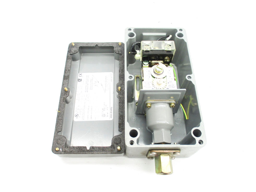ALLEN BRADLEY 836-C4J SER. B 30"VAC-45PSI UNMP