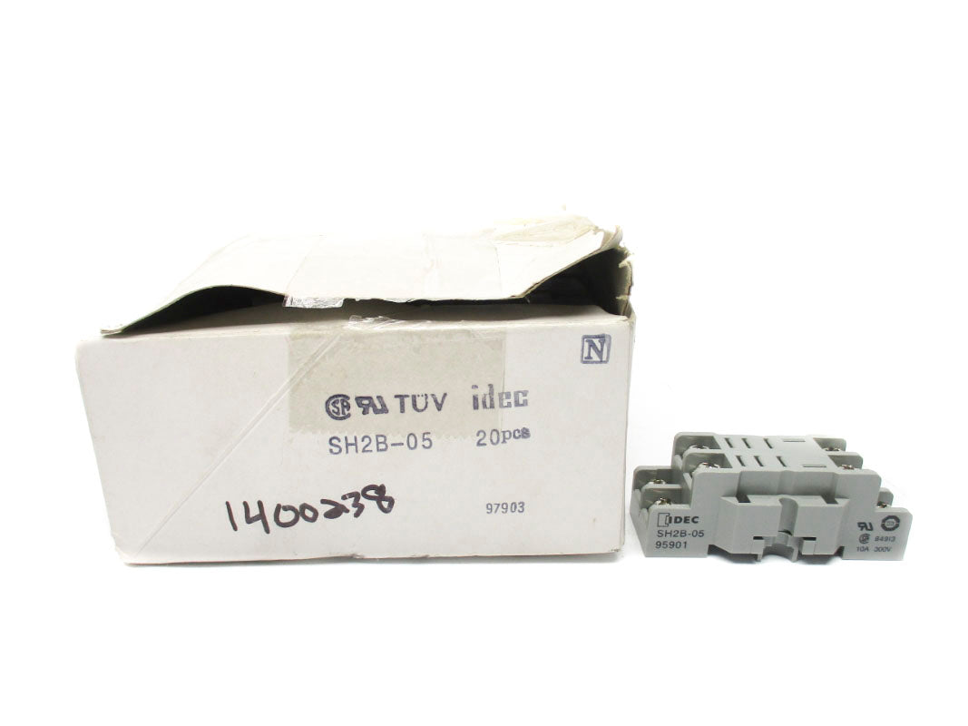 IDEC SH2B-05 10A 300V (PKG OF 20) NSMP