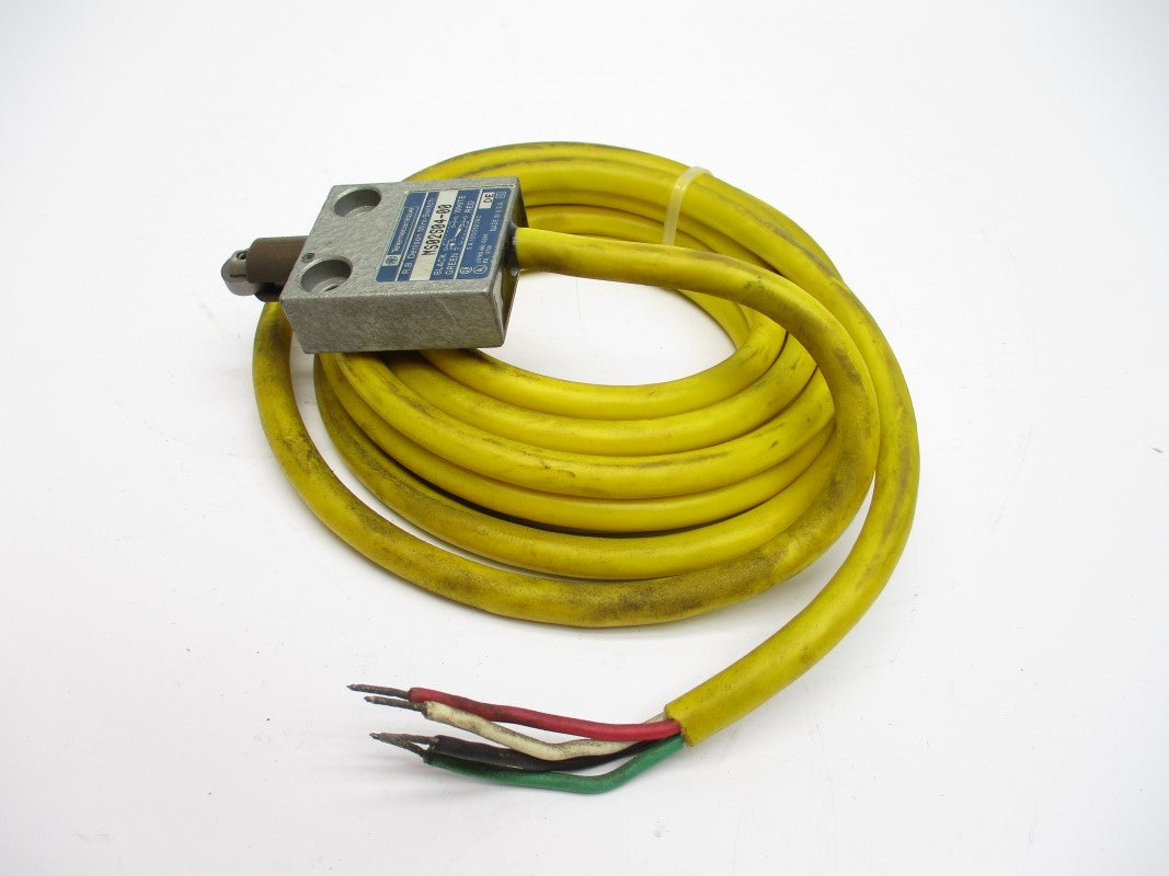 TELEMECANIQUE MS02S04-00 125/250VAC 5A UNMP