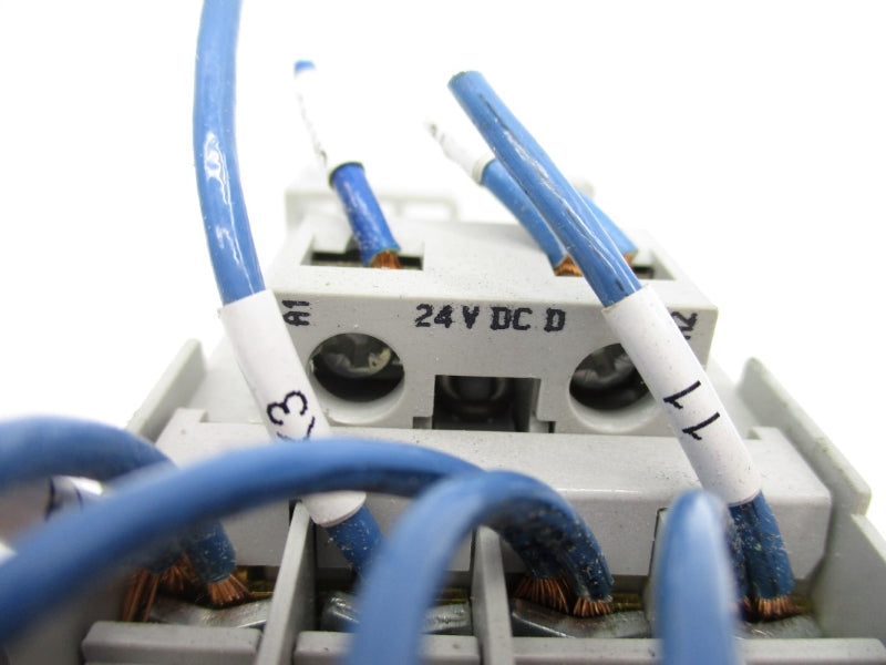 ALLEN BRADLEY 700S-CF530DJBC SER. A 24VDC UNMP