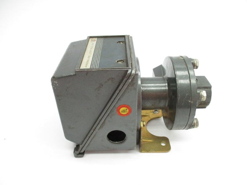 UNITED ELECTRIC CONTROLS J302K 7926-9898-455 125/250VAC 15A 225PSI UNMP