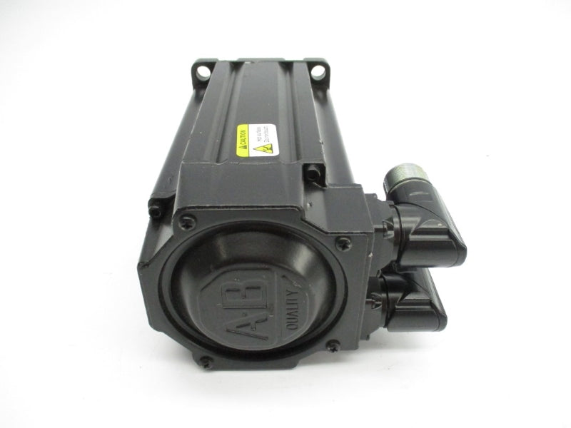 ALLEN BRADLEY MPL-B420P-SJ74AA SER. A 24VDC 6.4A NSNP