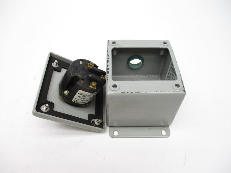 ALLEN BRADLEY 800T-U24 SER. P 300VAC (AS PICTURED) UNMP