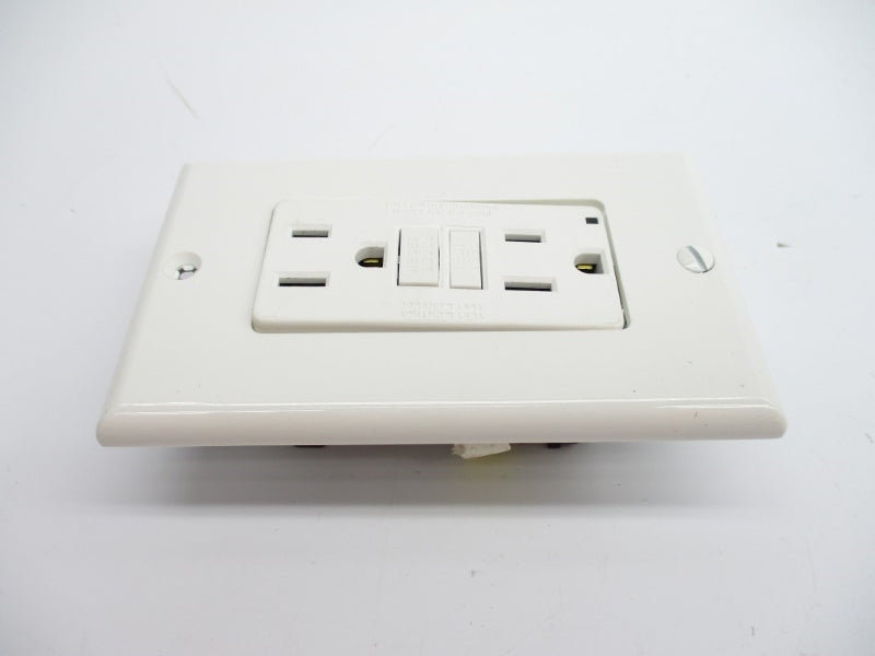 LEVITON N7599-W 125V 20A NSMP