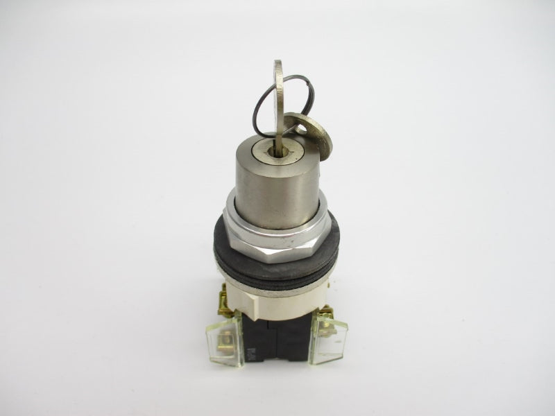 ALLEN BRADLEY 800T-J67KC1AAXX SER. T (BK/YL) NSMP