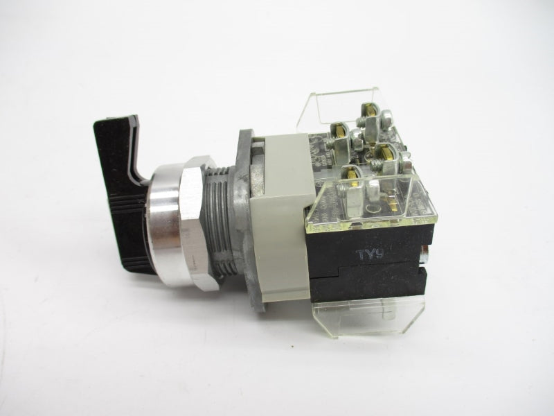 ALLEN BRADLEY 800T-N17KF4B SER. T (WH) NSMP