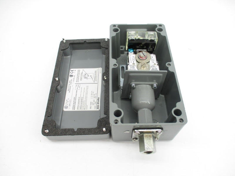 ALLEN BRADLEY 836-C7J SER. B 4-150PSI (BR/WH) NSMP