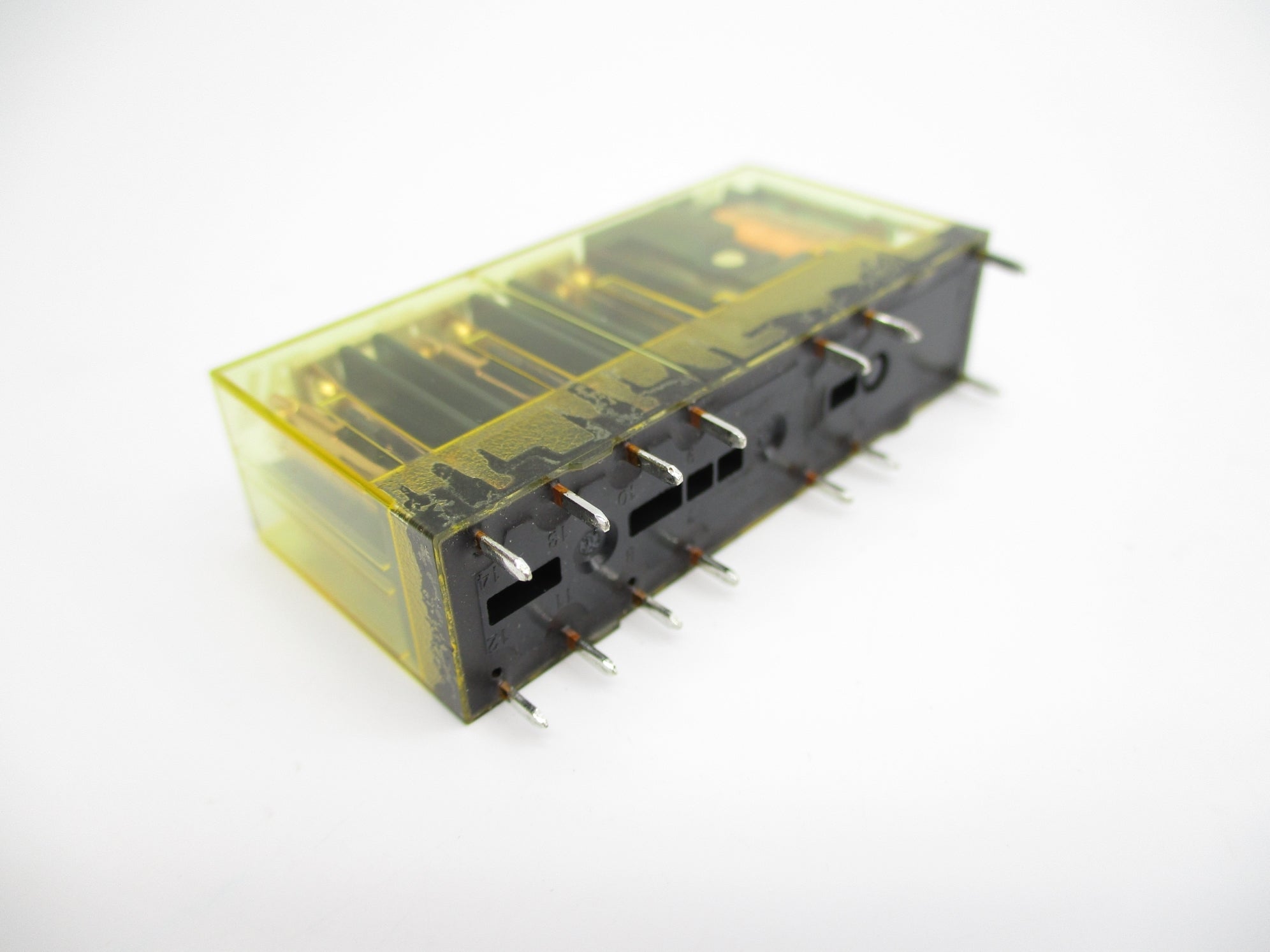 IDEC RF1V-4A2BL-D24 250V 6A NSNP