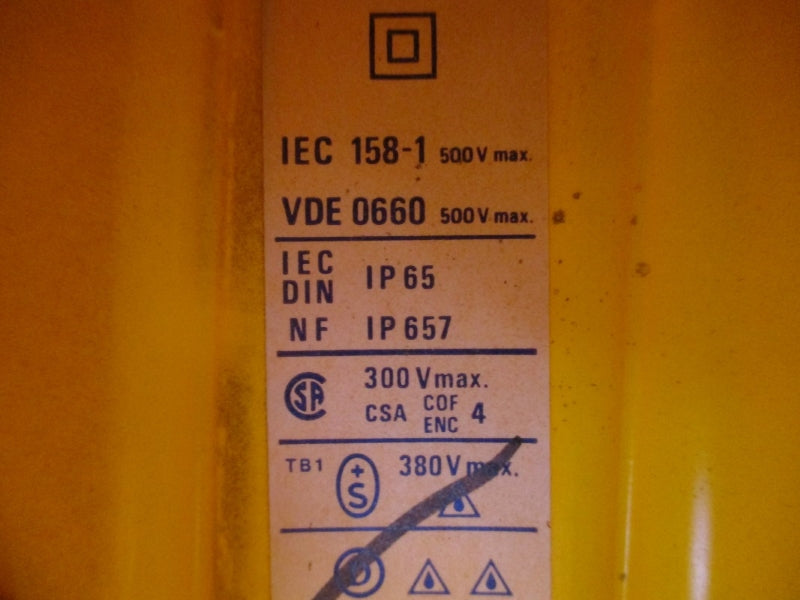 TELEMECANIQUE XAC-B06 500V UNMP