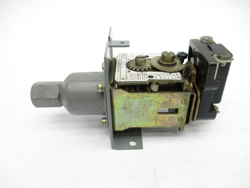 ALLEN BRADLEY 836-C7 SER. A 600VAC 4-150PSI  (AS PICTURED) (BR/YL) NSMP