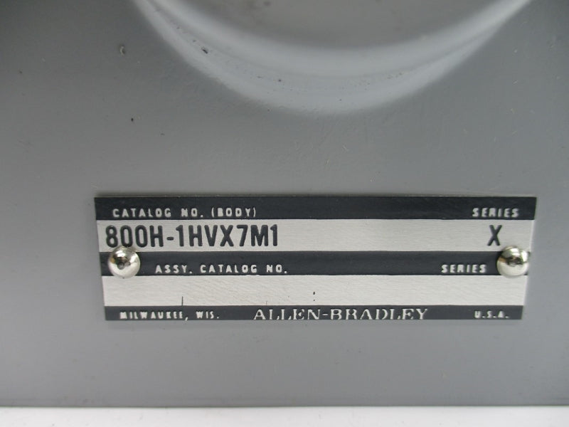 ALLEN BRADLEY 800H-1HVX7M1 SER. X 3/4" (BR/WH) NSMP