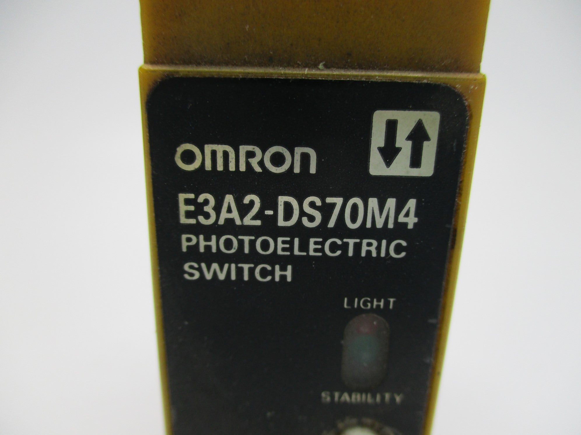 OMRON E3A2-DS70M4 UNMP