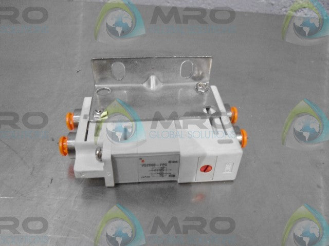 SMC VQ2000-FPG DOUBLE CHECK VALVE *USED*