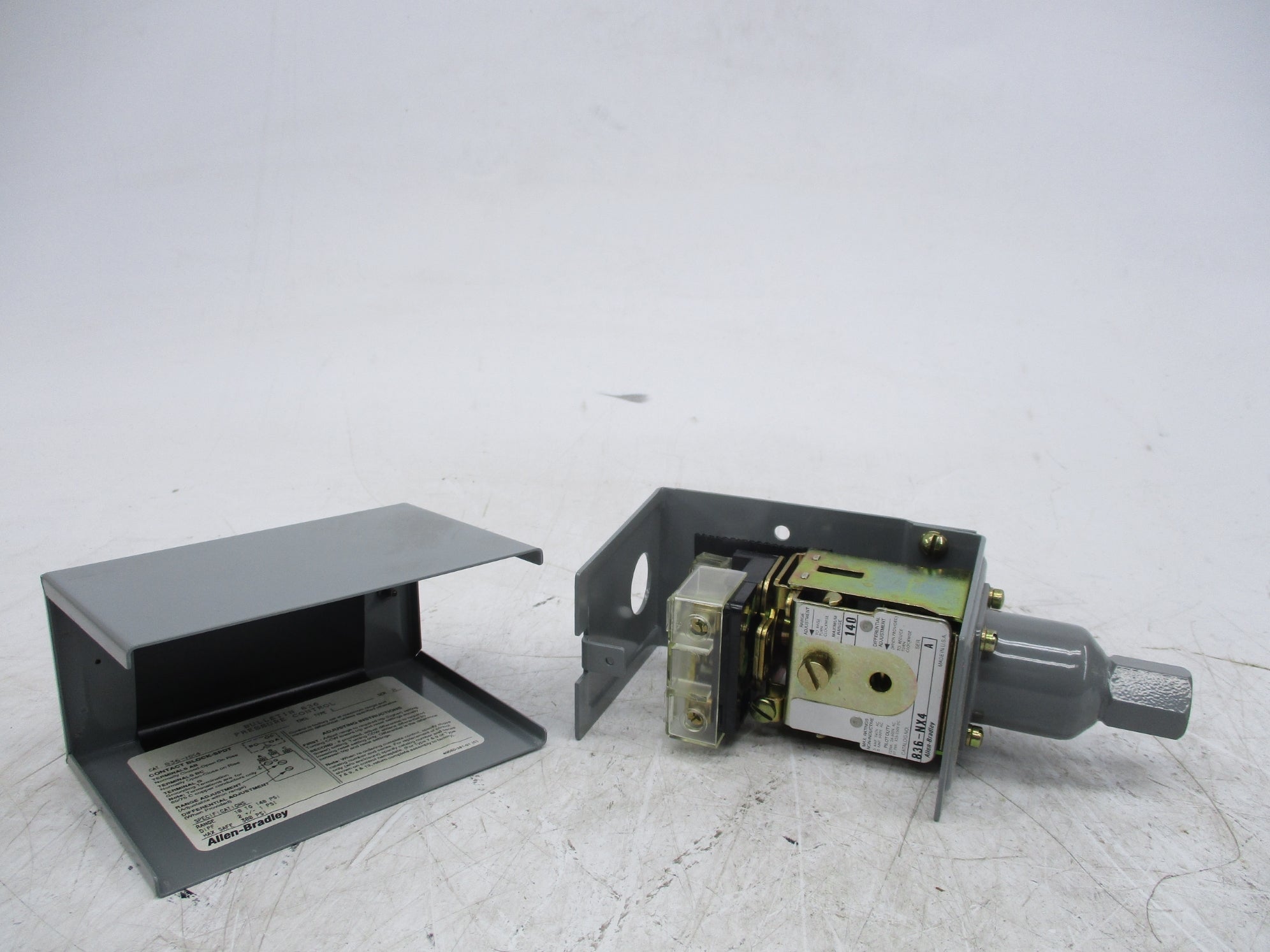 ALLEN BRADLEY 836-NX4 SER. A (BR/WH) NSMP