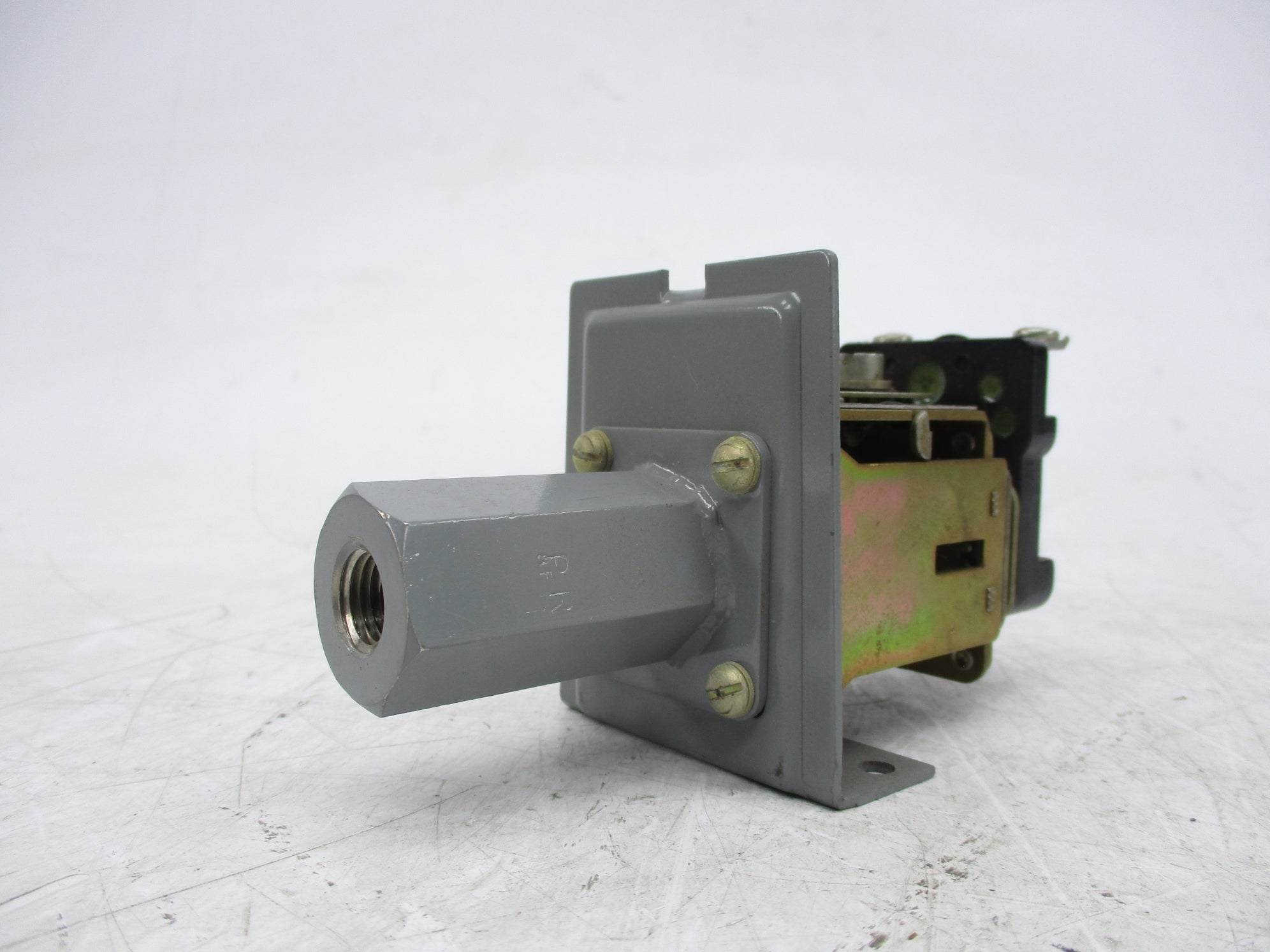 ALLEN BRADLEY 836-C64 SER. A (BR/YL) NSMP