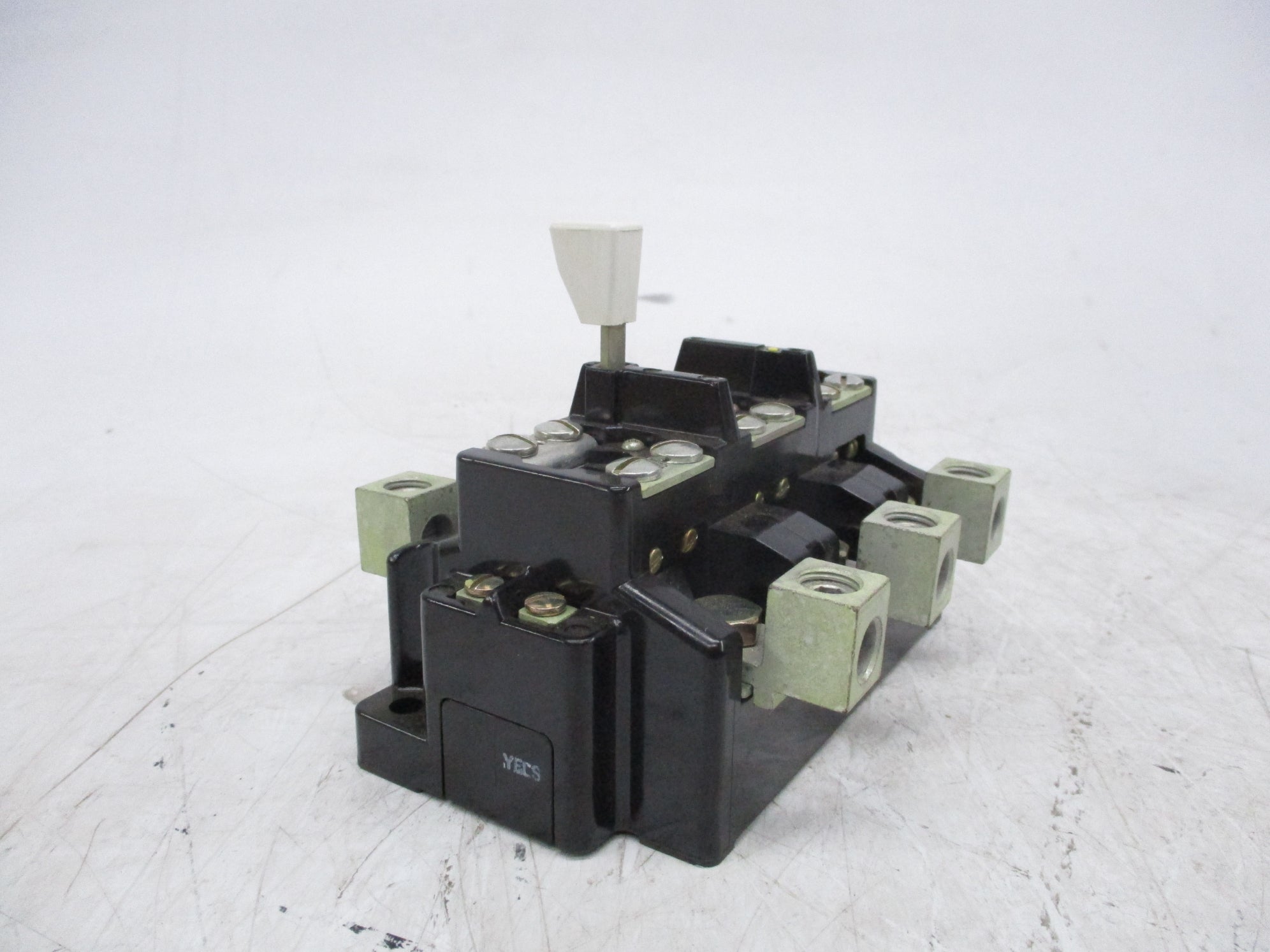 ALLEN BRADLEY 815-DOV3 SER. CM (BR/YL) NSMP